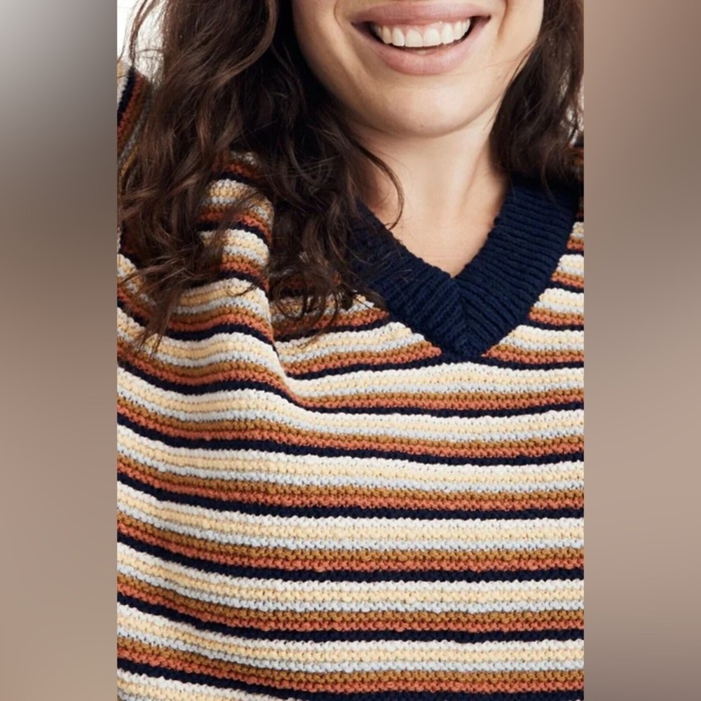 Madewell Arden V-Neck Crop Pullover Sweater in Sweet Dahlia Stripe - Picture 2 of 4